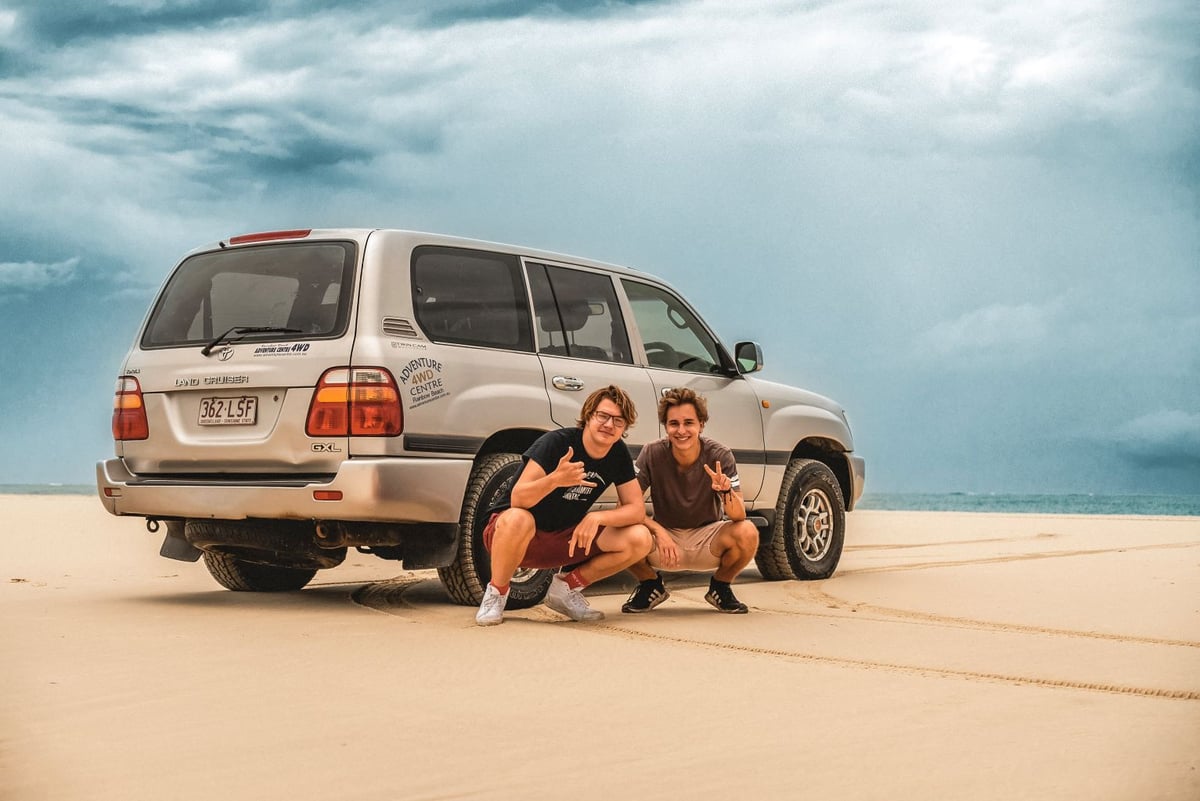 Auto und Work and Traveller am Strand von Australien